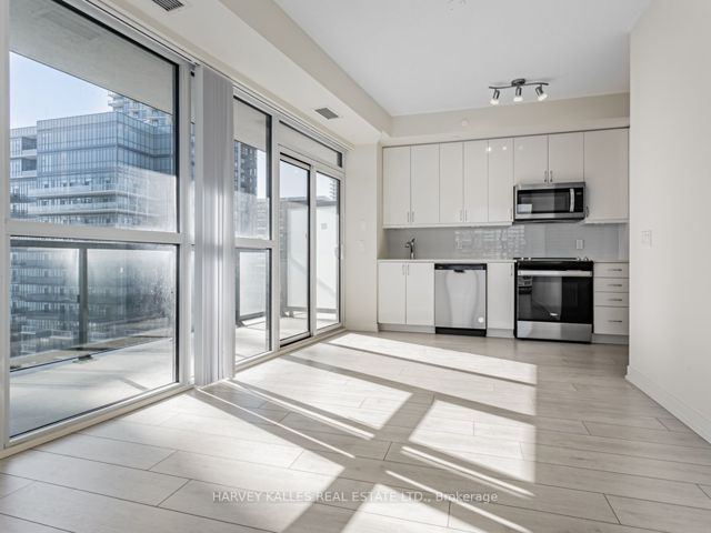 1002 - 38 Annie Craig Dr