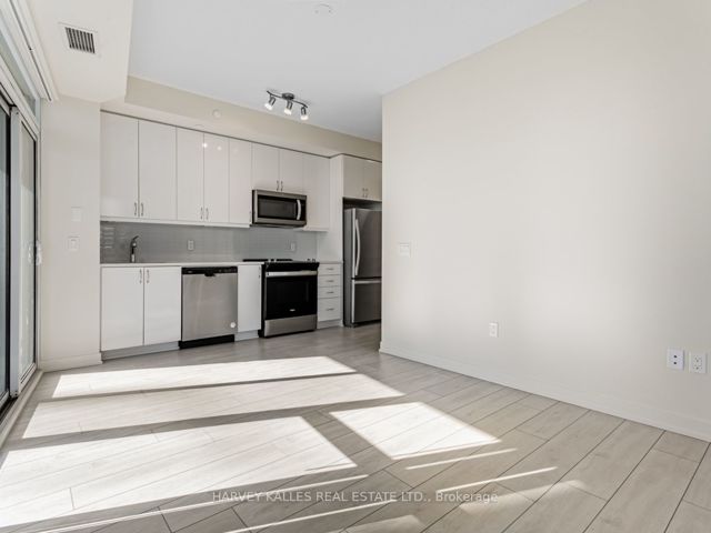 1002 - 38 Annie Craig Dr