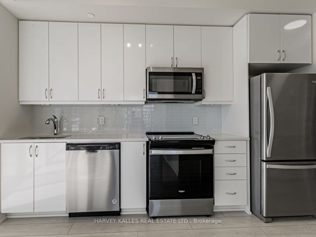 1002 - 38 Annie Craig Dr