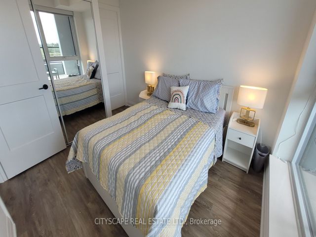423 - 60 George Butchart Dr