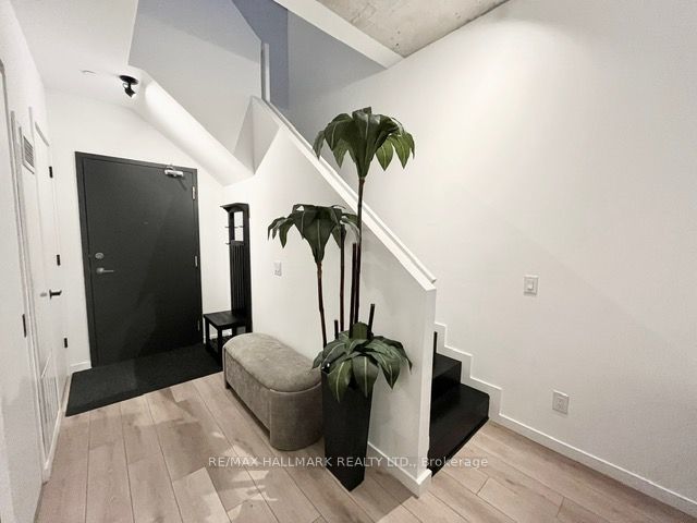 PH807 - 7 Smith Cres