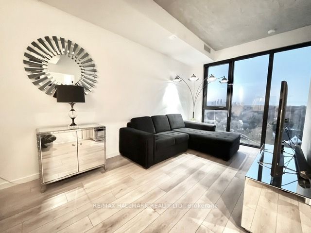 PH807 - 7 Smith Cres