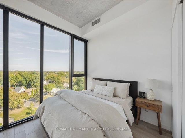 PH807 - 7 Smith Cres