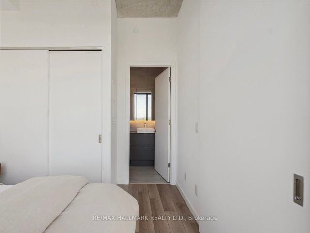 PH807 - 7 Smith Cres