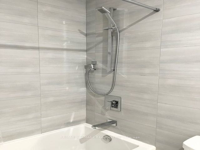 PH807 - 7 Smith Cres