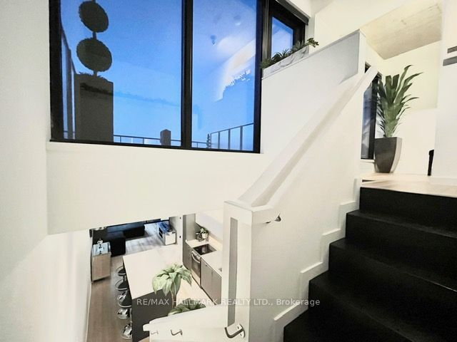 PH807 - 7 Smith Cres