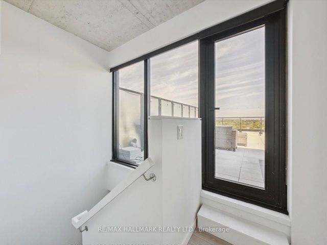 PH807 - 7 Smith Cres