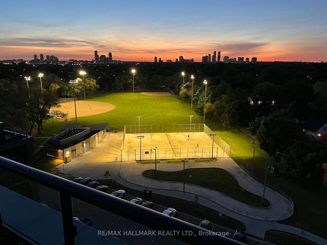 PH807 - 7 Smith Cres