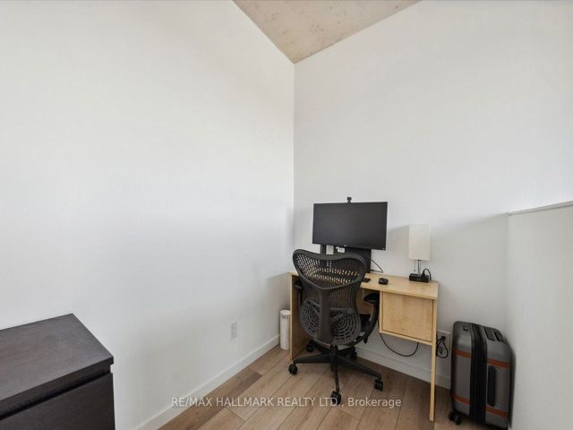 PH807 - 7 Smith Cres