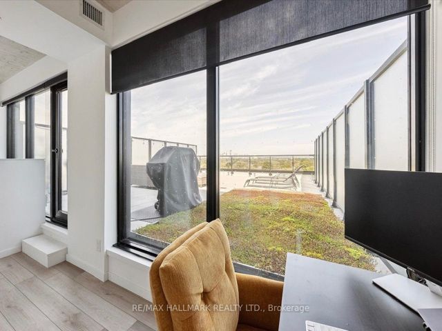 PH807 - 7 Smith Cres