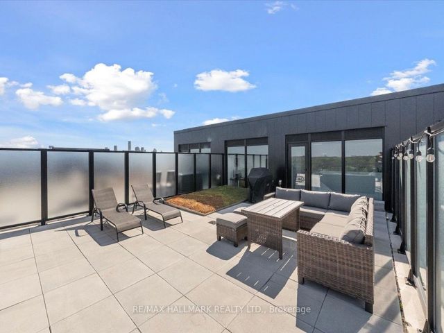PH807 - 7 Smith Cres