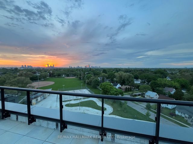 PH807 - 7 Smith Cres