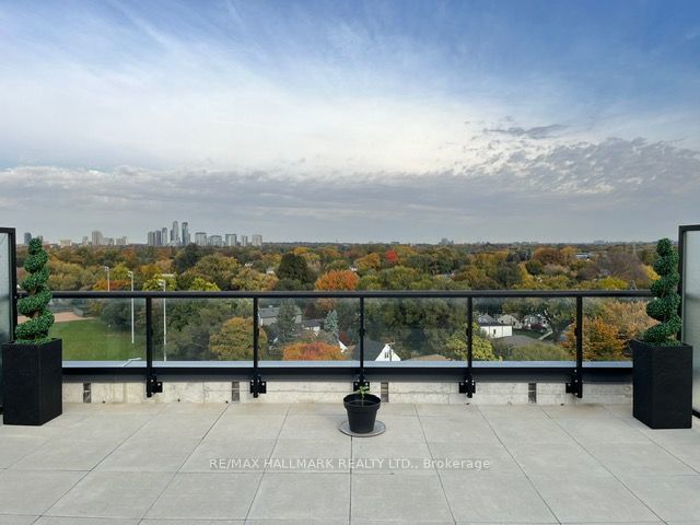 PH807 - 7 Smith Cres