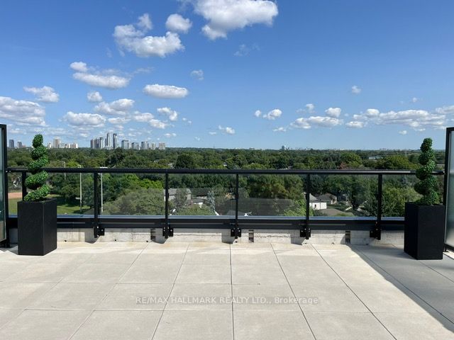 PH807 - 7 Smith Cres