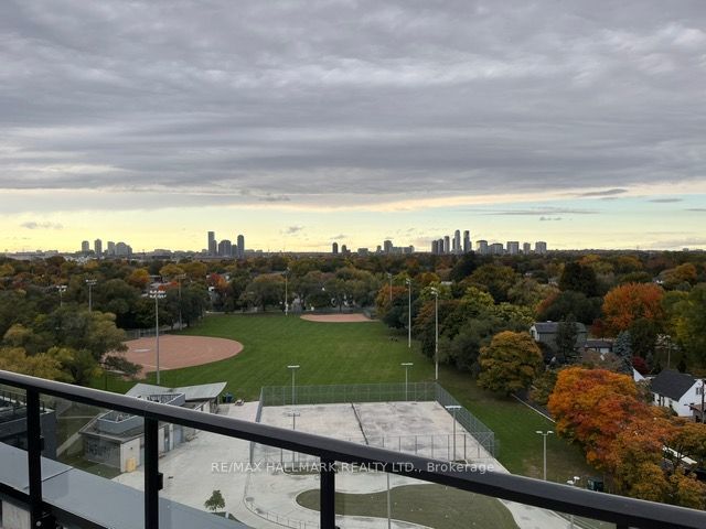 PH807 - 7 Smith Cres