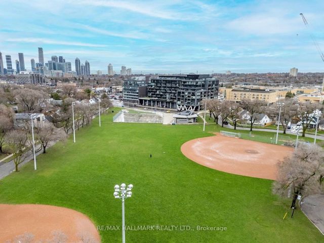 PH807 - 7 Smith Cres