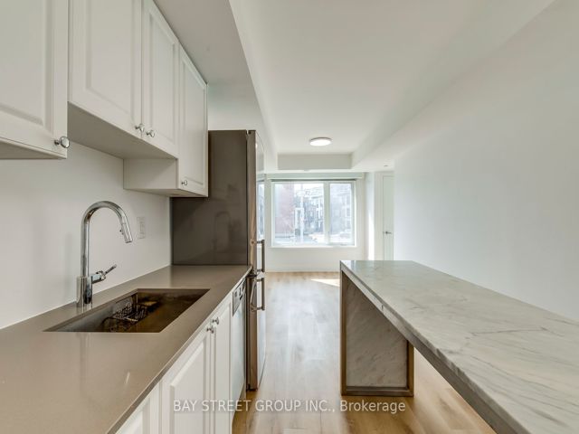6 - 175 William Duncan Rd