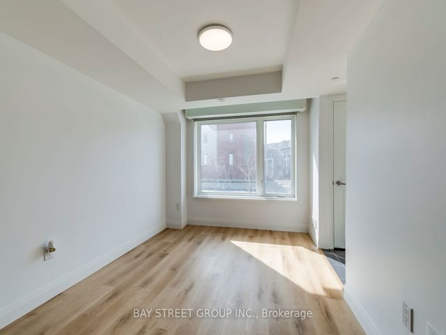 6 - 175 William Duncan Rd