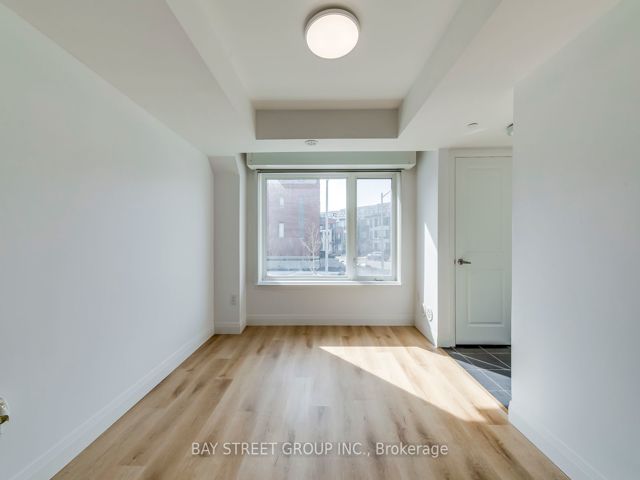 6 - 175 William Duncan Rd
