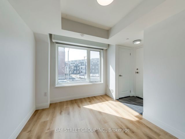 6 - 175 William Duncan Rd
