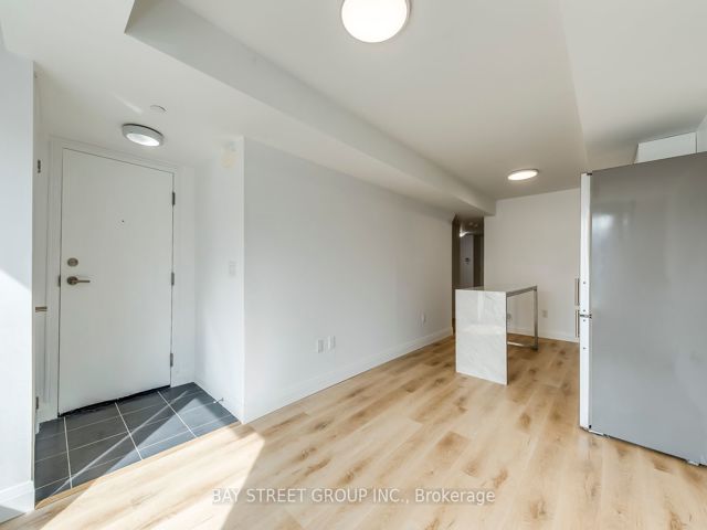 6 - 175 William Duncan Rd