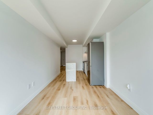 6 - 175 William Duncan Rd