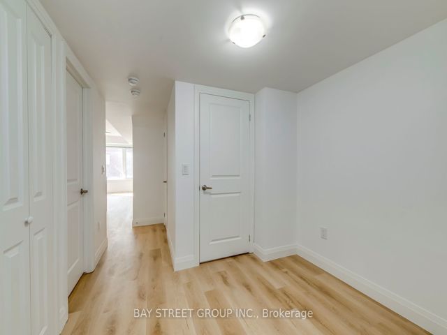 6 - 175 William Duncan Rd