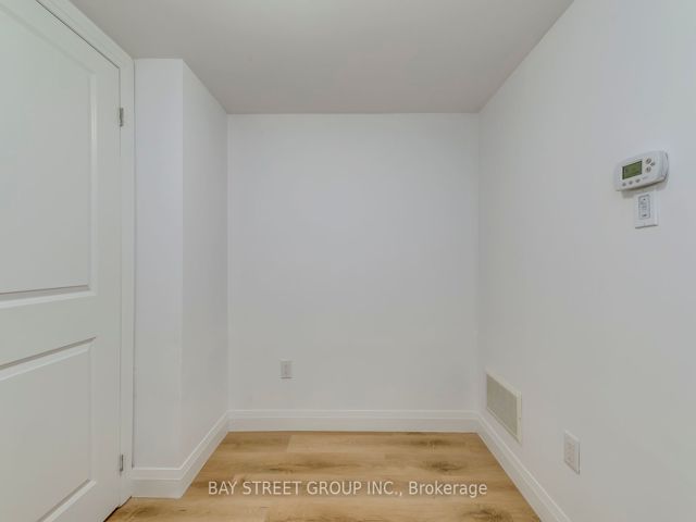 6 - 175 William Duncan Rd