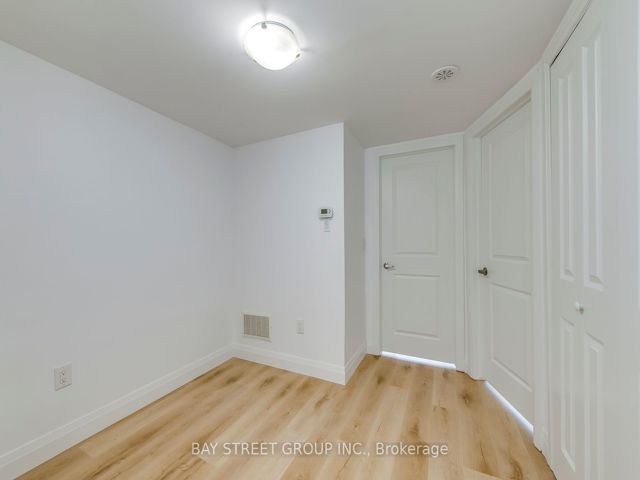 6 - 175 William Duncan Rd