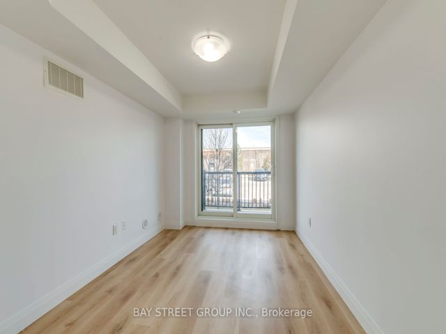 6 - 175 William Duncan Rd