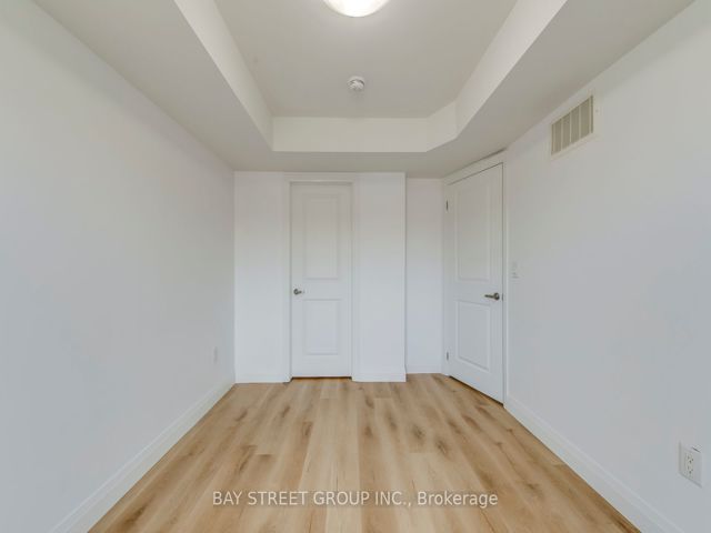 6 - 175 William Duncan Rd