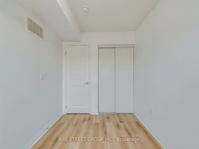 6 - 175 William Duncan Rd