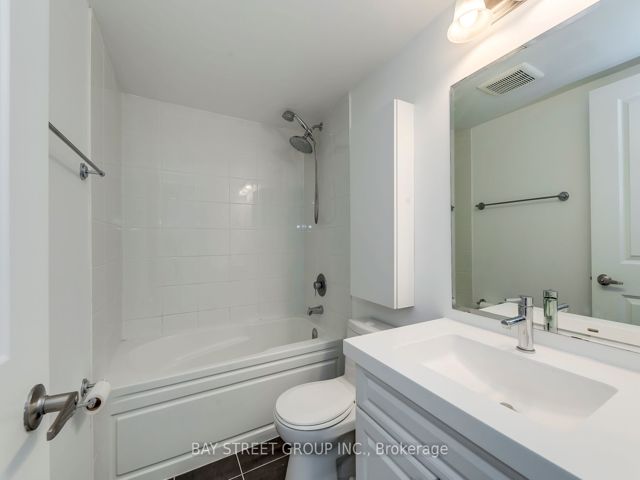 6 - 175 William Duncan Rd