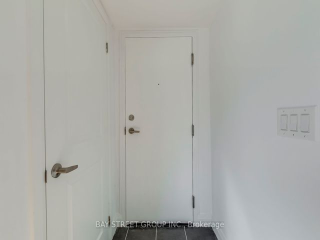 6 - 175 William Duncan Rd