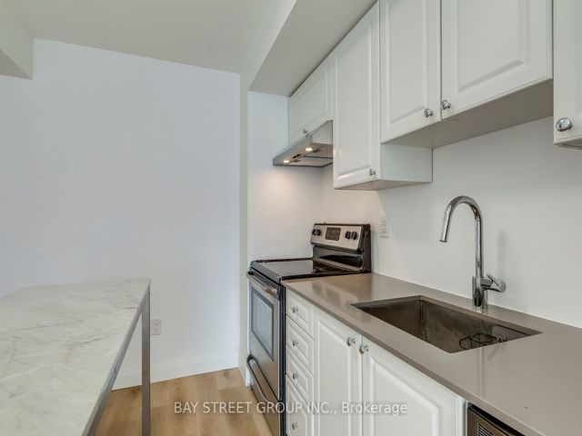 6 - 175 William Duncan Rd