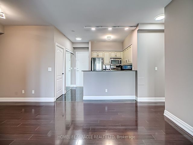 606 - 2119 Lakeshore Blvd W