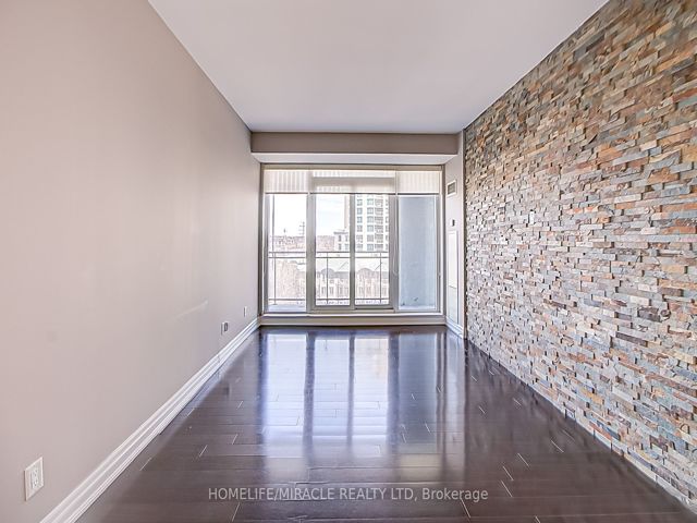 606 - 2119 Lakeshore Blvd W