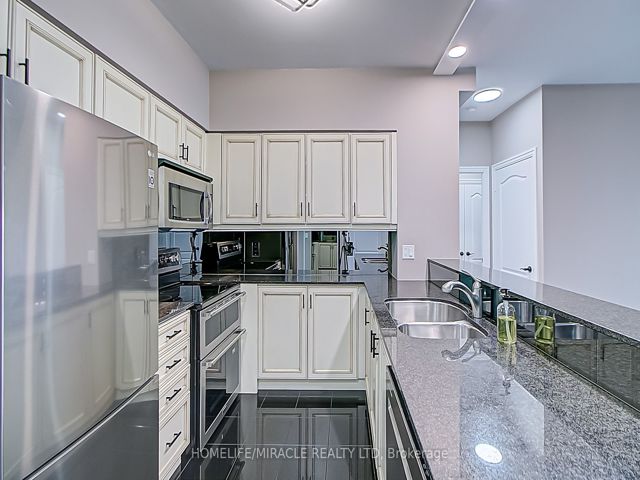 606 - 2119 Lakeshore Blvd W