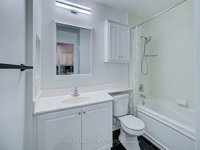 606 - 2119 Lakeshore Blvd W