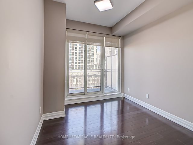 606 - 2119 Lakeshore Blvd W