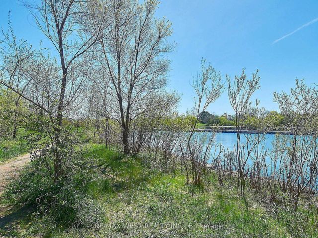 923 - 30 Shore Breeze Dr