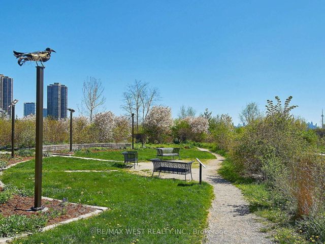 923 - 30 Shore Breeze Dr