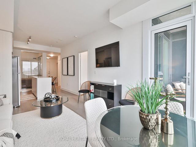 423 - 859 The Queensway