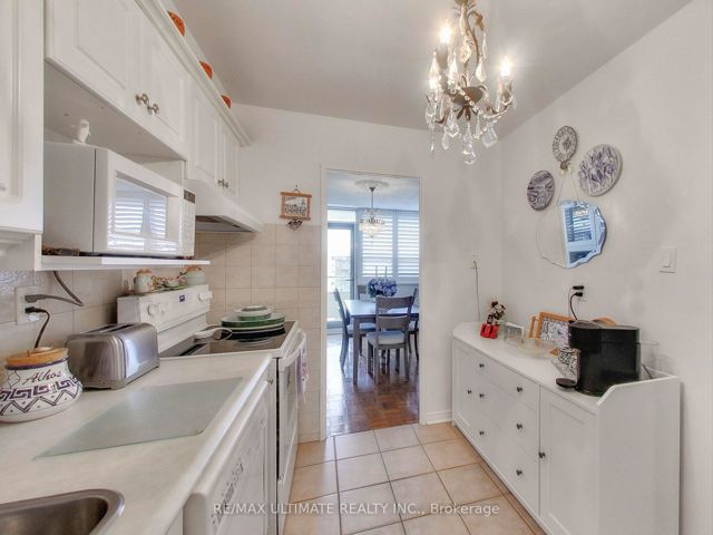 2217 - 360 Ridelle Ave