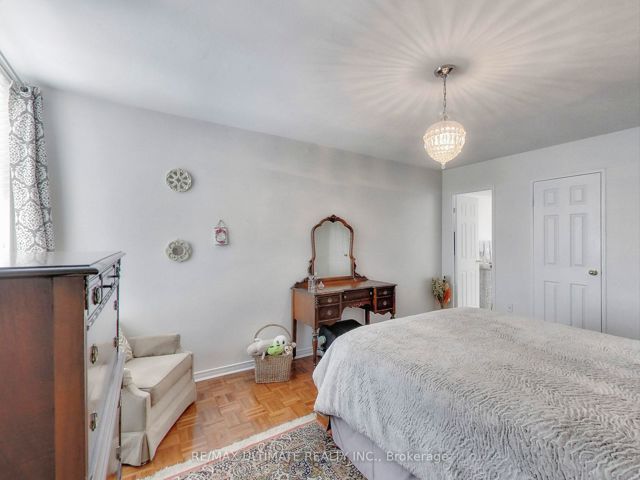 2217 - 360 Ridelle Ave