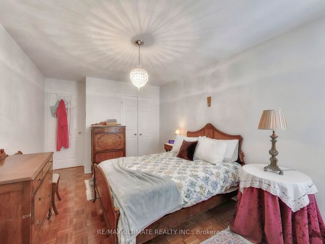2217 - 360 Ridelle Ave