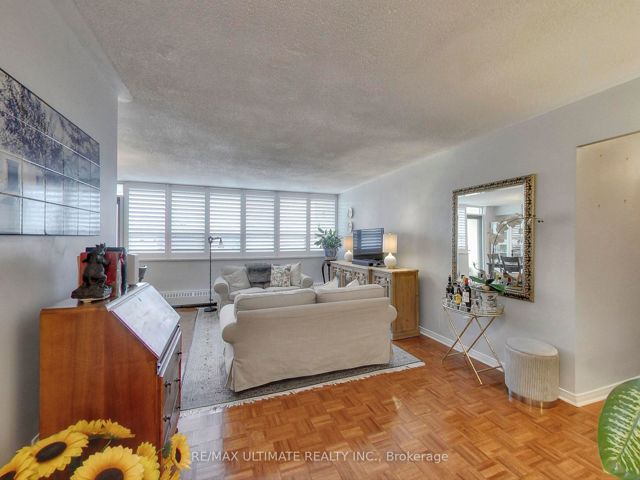 2217 - 360 Ridelle Ave