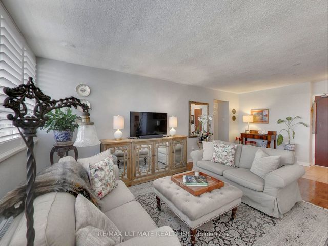2217 - 360 Ridelle Ave