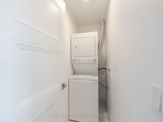 1004 - 25 Neighbourhood Lane