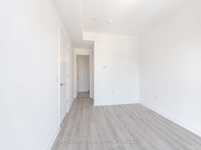 1004 - 25 Neighbourhood Lane